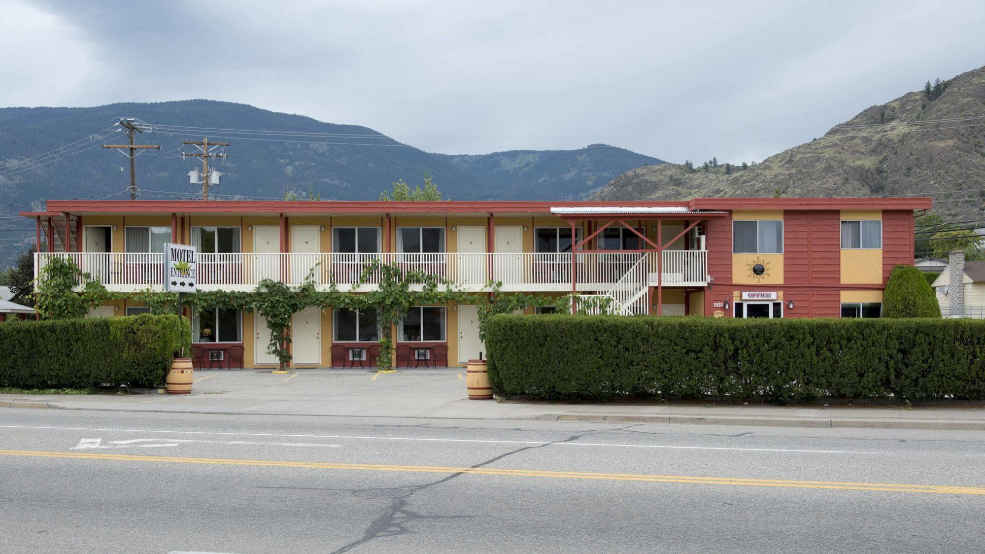 Maple Leaf Motel Inn Towne Osoyoos Ngoại thất bức ảnh