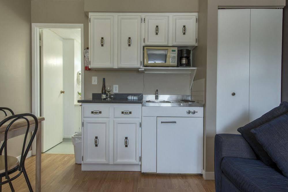 Maple Leaf Motel Inn Towne Osoyoos Ngoại thất bức ảnh